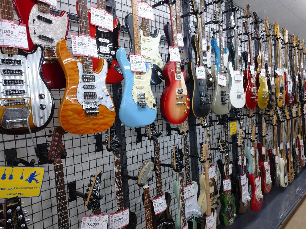 Hard Off, a major Japanese reuse chain that buys and resells used musical instruments