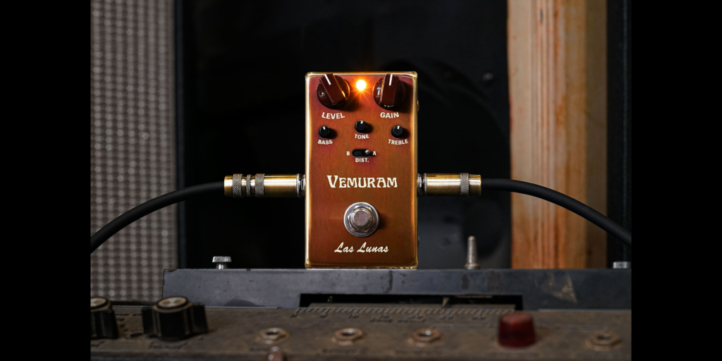 Vemuram Las Lunas distortion pedal in sunburst brass finish, front panel with LEVEL, GAIN and DIST A/B toggle