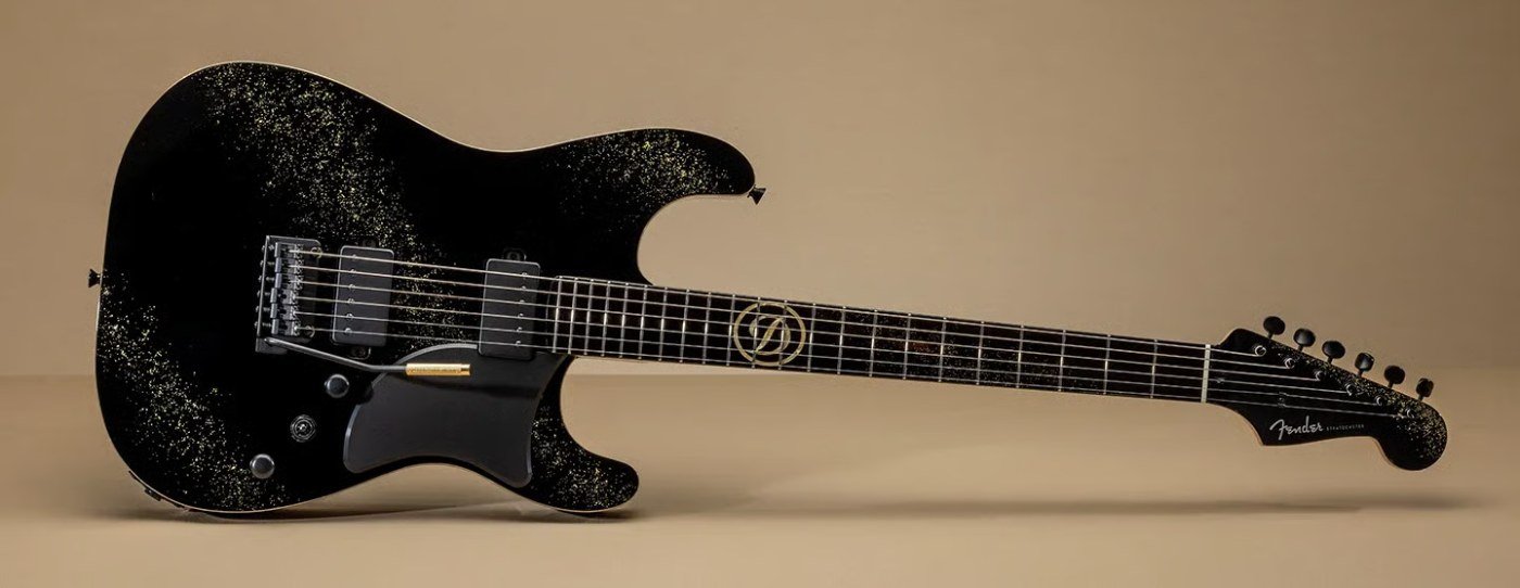Fender S.T. Dupont Stratocaster in black and gold