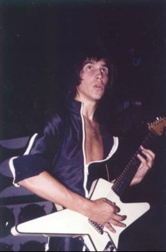 George Lynch with a white star-shaped guitar